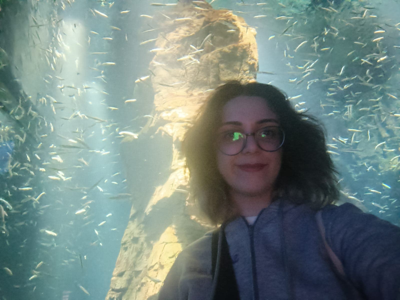 Aytaj Abbasova aquarium selfie